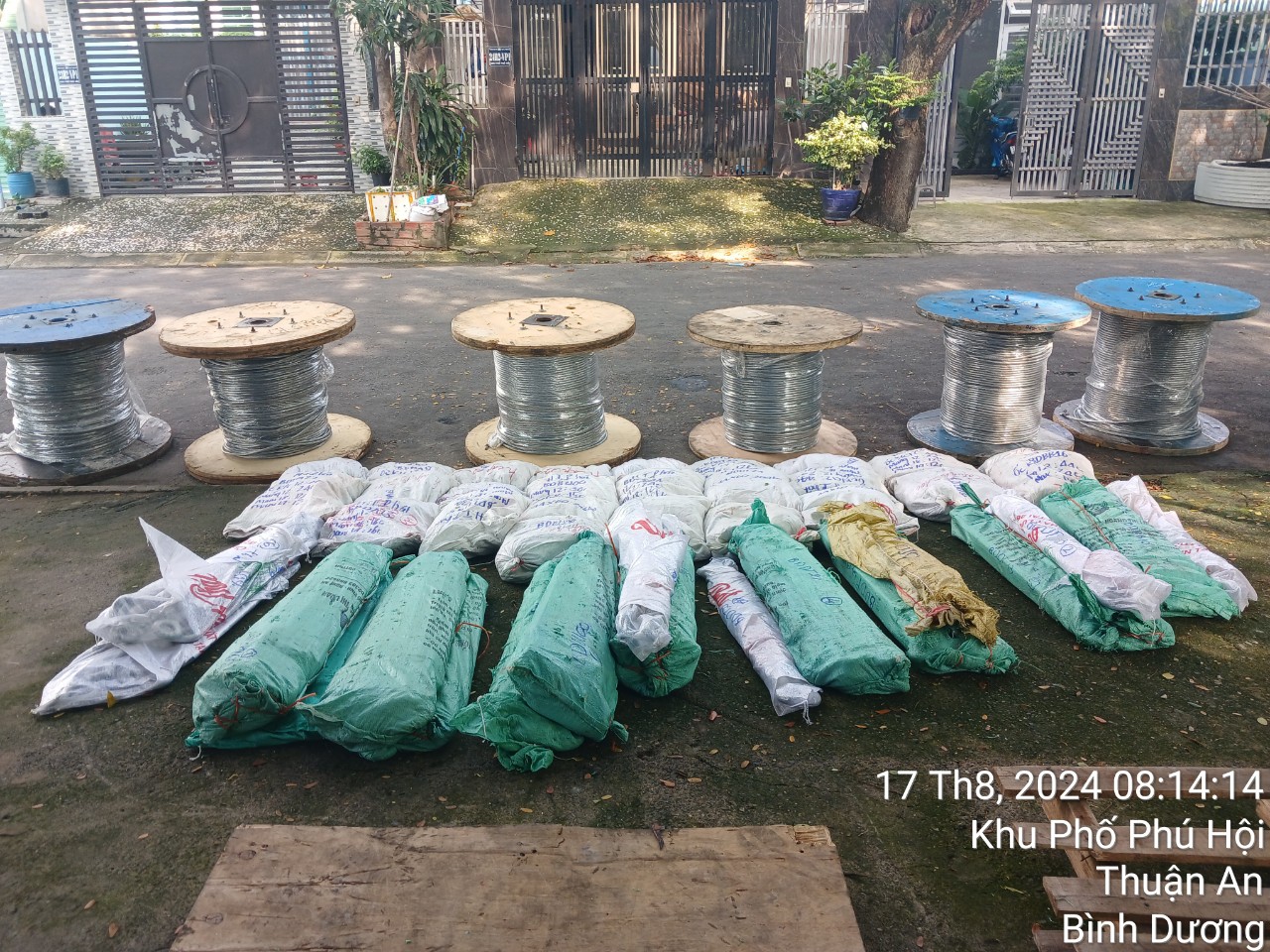 Cáp cứng BTS và phụ kiện - Công Ty TNHH SX - XNK Hiệp Thành Phát